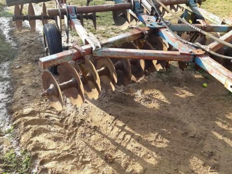 XT 3,6 méteres vontatott tárcsa öntvény távtartókkal eladó