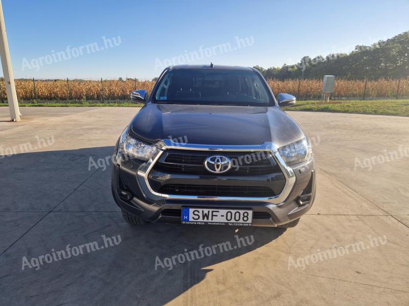 Toyota Hilux terepjáró újszerű állapotban eladó