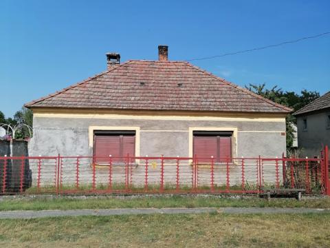 Ház nagy telekkel eladó Győr-Moson-Sopron vármegyében Ház nagy telekkel eladó Győr-Moson-Sopron vármegyében