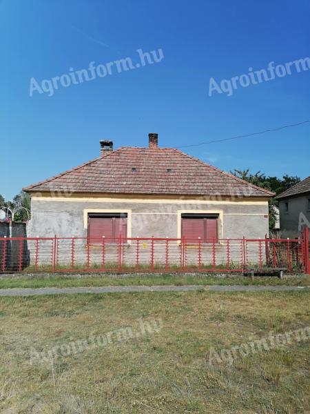 Ház nagy telekkel eladó Győr-Moson-Sopron vármegyében