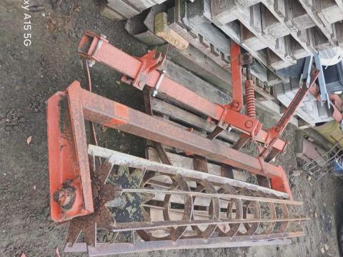 Pöttinger grúberhoz pálcasor és rögtöröhenger eladó! Pöttinger grúberhoz pálcasor és rögtöröhenger eladó!