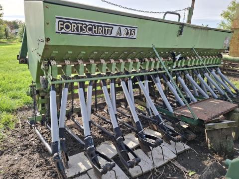 Függesztett Fortschritt A 215 gabonavetőgép nagy magtartállyal eladó