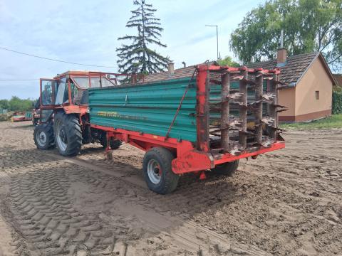 Kirchner Triumph 45 tip 4,5 tonnás 4 állópörgős vas oldalas trágyaszóró Kirchner Triumph 45 tip 4,5 tonnás 4 állópörgős vas oldalas trágyaszóró