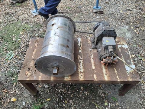 Vasleválasztó mechanikus henger,  hajtóművel