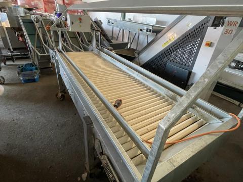 Michalak 100 x 300 görgős asztal eladó - használt, jó állapotban Michalak 100 x 300 görgős asztal eladó - használt, jó állapotban