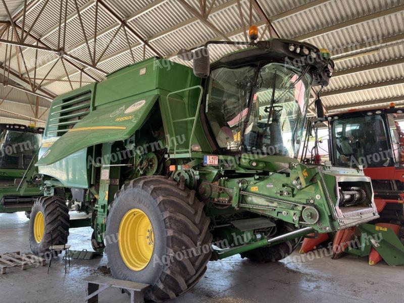 John Deere W650 kombájn eladó rendszeresen szervizelve, gabona asztallal és repce kaszával