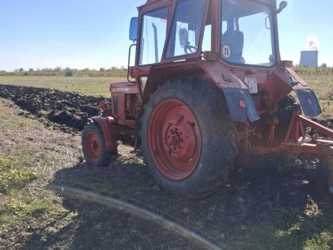 Bérmunka Szántás szárzúzózás kultivátorozás tárcsázás Bérmunka Szántás szárzúzózás kultivátorozás tárcsázás