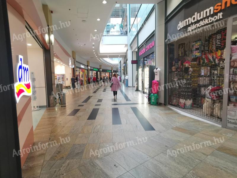 Eladó 35 m² üzlethelyiség a Westend Bevásárlóközpont földszintjén, nagy forgalmú részen