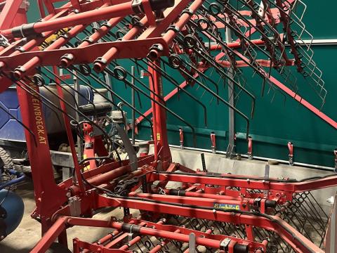 Einböck gyomfésű eladó – 6 méteres, újszerű állapotban Einböck gyomfésű eladó – 6 méteres, újszerű állapotban