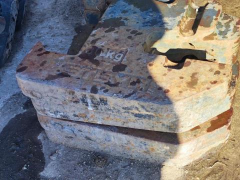 Steyr traktor 30 kg-os orrsúly 4db eladó