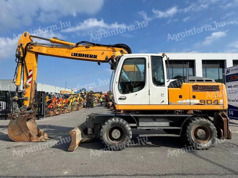 Liebherr A904C / 2012 / 17 694 üzemóra / Lízing 20%-tól