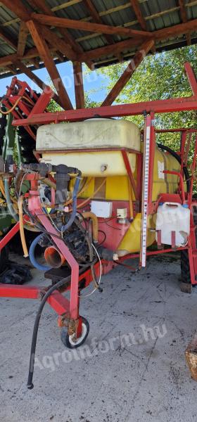 Gambetti TSV 3000/18 vontatott szántóföldi permetező gép