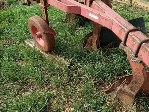 3 fejes eke KÜNÉ vázzal, B 200-as fejekkel 3 fejes eke KÜNÉ vázzal, B 200-as fejekkel