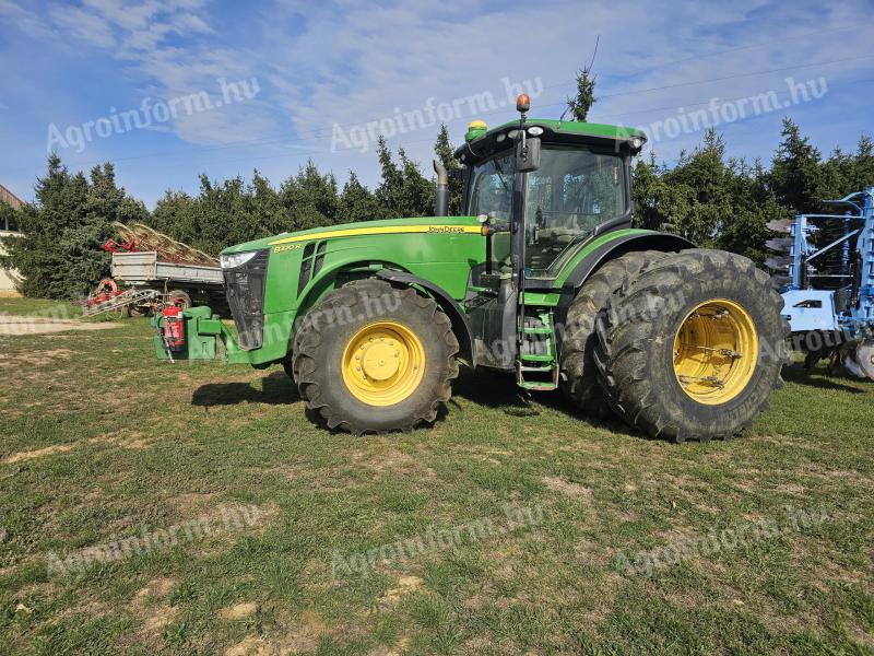 Eladó John Deere 8320 R Traktor