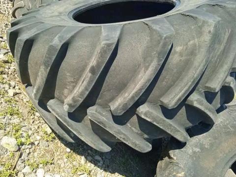 Mezőgazdasági gumiabroncs csere jószágért – traktor, pótkocsi, kombájn gumiköpeny Mezőgazdasági gumiabroncs csere jószágért – traktor, pótkocsi, kombájn gumiköpeny