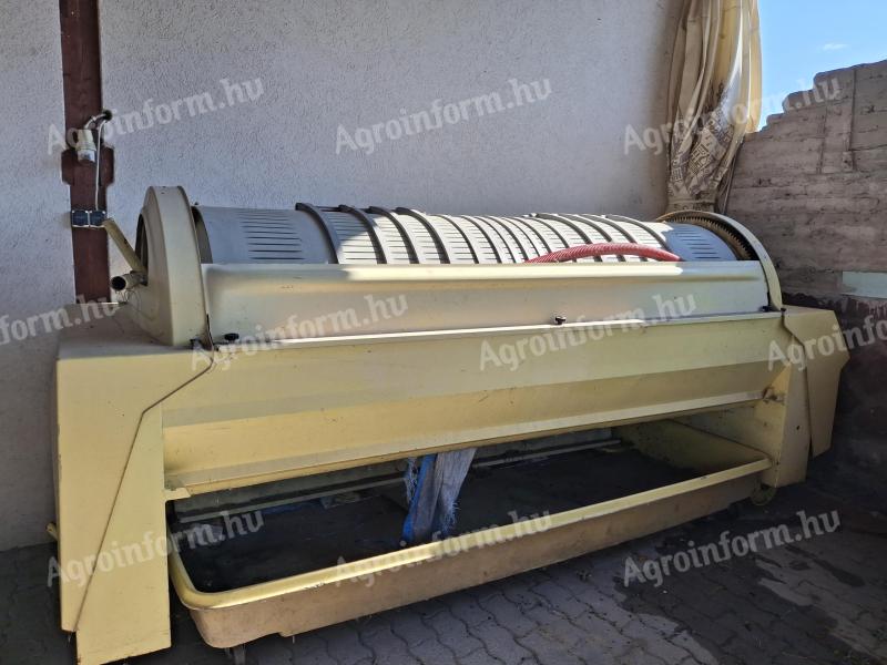 Szőlőprés 23 hl-es kapacitással