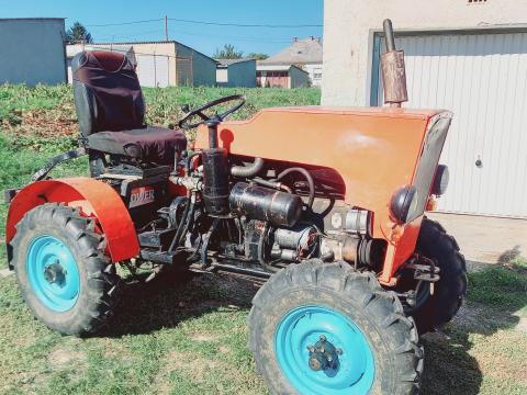 Egyedi gyártású kerti kistraktor Robur dízel motorral Egyedi gyártású kerti kistraktor Robur dízel motorral
