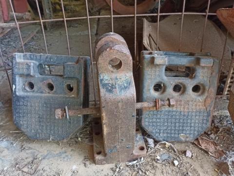 Traktor orrsúly tartóval eladó Traktor orrsúly tartóval eladó