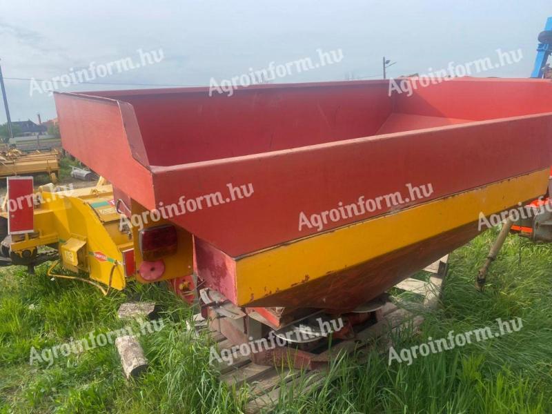 KUHN MDS 932, 1600 LITERES KÉTTÁRCSÁS MŰTRÁGYASZÓRÓ