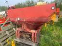 KUHN MDS 932, 1600 LITERES KÉTTÁRCSÁS MŰTRÁGYASZÓRÓ