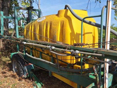 Huniper 3000/18 szántóföldi vegyszerező eladó Huniper 3000/18 szántóföldi vegyszerező eladó