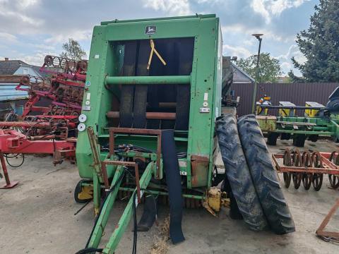 John Deere bálázó John Deere bálázó