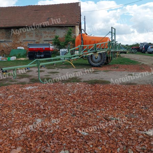 Szántóföldi permetező eladó, 2500 literes tartállyal és 18 méteres szórókerettel