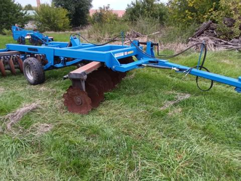 Eladó: Kovács-Ker VVT N 3.5 vontatott nehéztárcsa ékgyűrűs hengerrel Eladó: Kovács-Ker VVT N 3.5 vontatott nehéztárcsa ékgyűrűs hengerrel