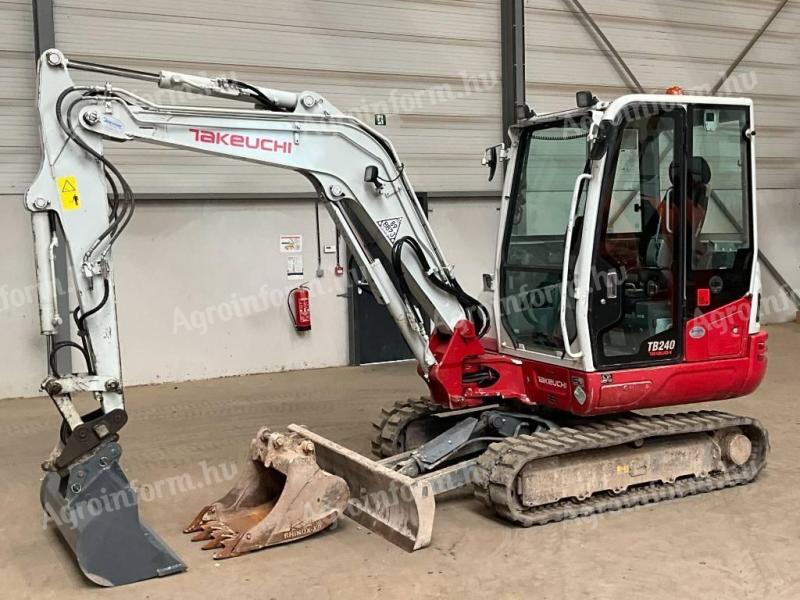 Takeuchi TB 240 / 2021 / 3.144 üzemóra / Lízing 20%-tól