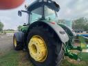 John Deere 8370R traktor kapcsolható ikerkerékkel,  ápoló kerék garnitúrával