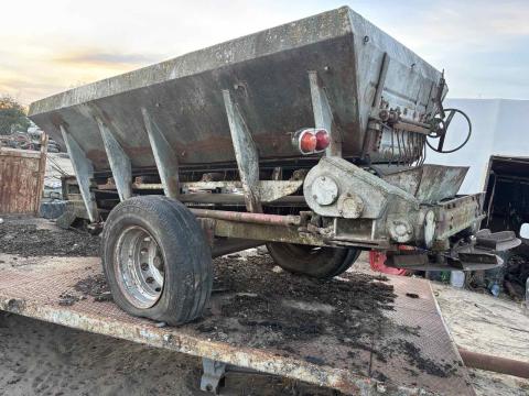 Rcv vontatott műtrágyaszóró