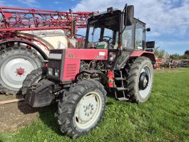 MTZ 820.4 traktor 2700 üzemórával, klímás, piros rendszámos eladó