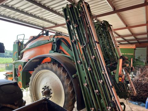 Amazone UX 3200, 24 m permetezőgép eladó Amazone UX 3200, 24 m permetezőgép eladó