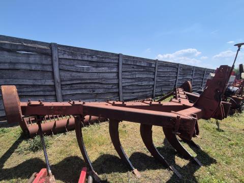 IH 9 késes altalajlazító szántáselmunkáló hengerrel eladó IH 9 késes altalajlazító szántáselmunkáló hengerrel eladó