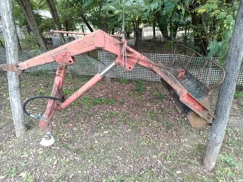 Traktorra szerelhető hátsó rakodó / gém Traktorra szerelhető hátsó rakodó / gém