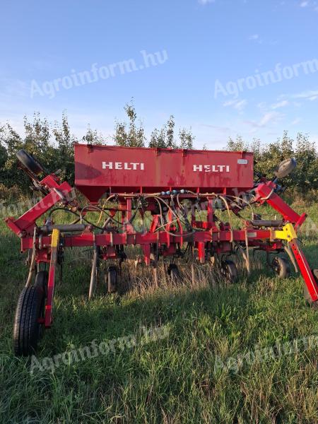 Kultivátor eladó hidraulikus nyitással és állítható tartállyal