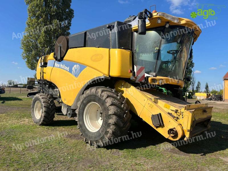 New Holland CX 8060 kombájn eladó 7,3 m adapterrel