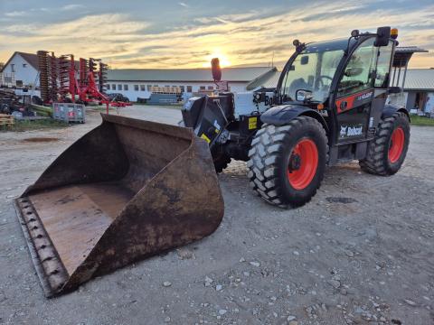 Bobcat TL 43.80 teleszkópos rakodógép + 2,5 m³ kanál Bobcat TL 43.80 teleszkópos rakodógép + 2,5 m³ kanál