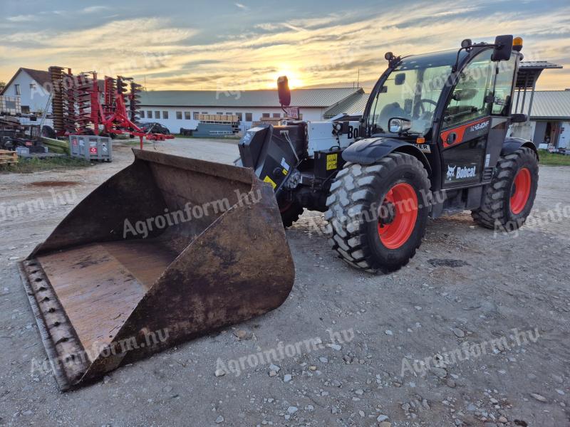 Bobcat TL 43.80 teleszkópos rakodógép + 2,5 m³ kanál