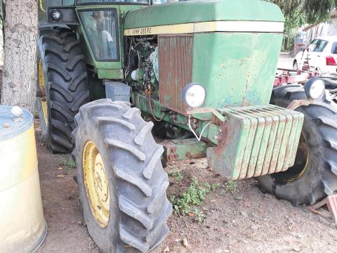 JD 4630 eladó új gumik, új akkumulátorok JD 4630 eladó új gumik, új akkumulátorok