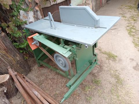 Eladó traktor hajtású cirkula körfűrész Eladó traktor hajtású cirkula körfűrész