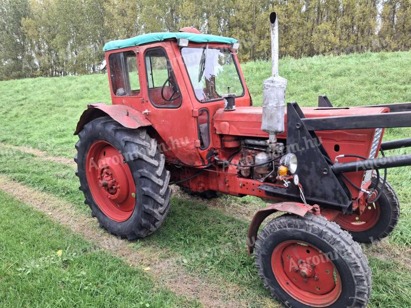 Mtz-50-es homlokrakodóval!