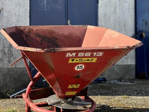 Eladó M 5613 Műtrágyaszóró Eladó M 5613 Műtrágyaszóró