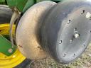 John Deere 1750