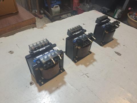 Eladó Trafó / transzformátor 100 110 200 220 volt 500 Va 3 Darab Eladó Trafó / transzformátor 100 110 200 220 volt 500 Va 3 Darab