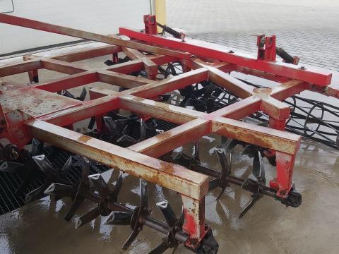 Eladó 2,8 méteres első gazdás ásóborona jó állapotban Eladó 2,8 méteres első gazdás ásóborona jó állapotban