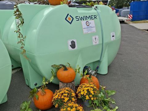 Szállítható Nitrosol víztartály, 9000 literes kapacitással, 2" alsócsappal