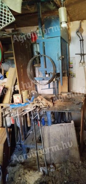 Kisipari építésű, működő szalagfűrész 55-ös kerékkel, 220 V-os motorral eladó