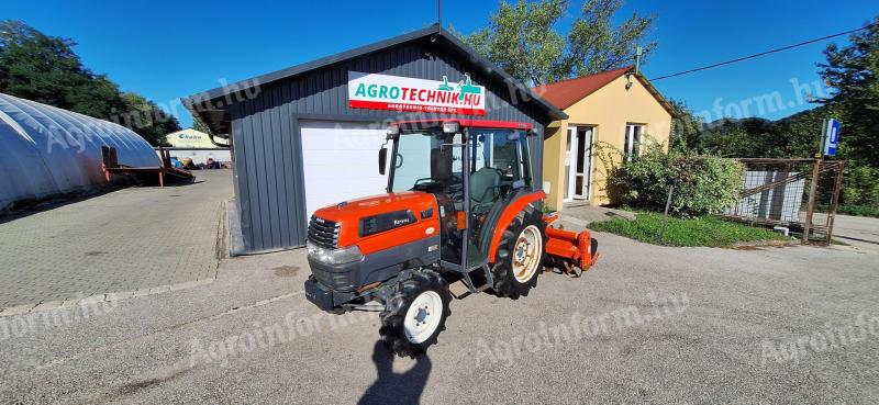 Kubota KL 27 traktor klímával és fűtéssel