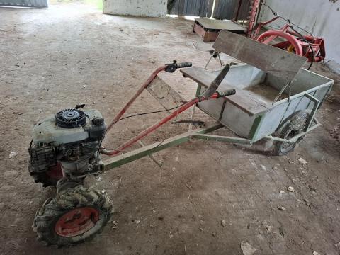Kerti traktor utánfutóval eladó Kerti traktor utánfutóval eladó